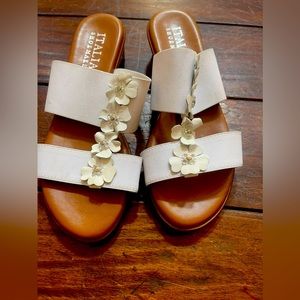 Italian shoemakers size 6 sandals